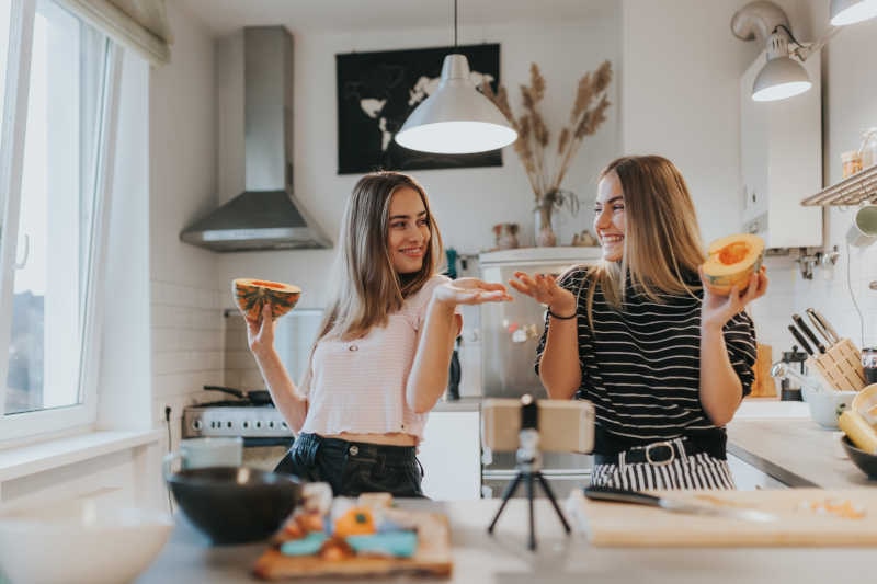 segnali di attrazione tra donne